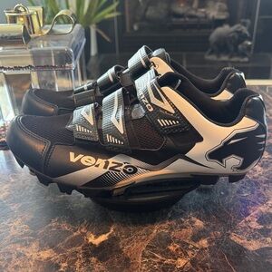 Venzo Black and White Men's Athletic Shoes